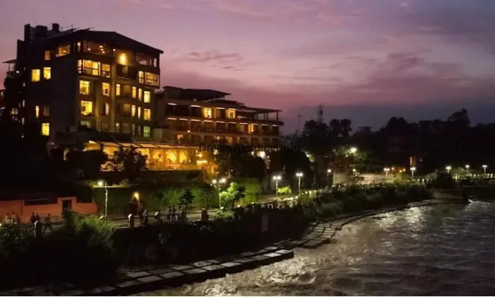 GANGA KINARE  A Riverside Boutique Resort